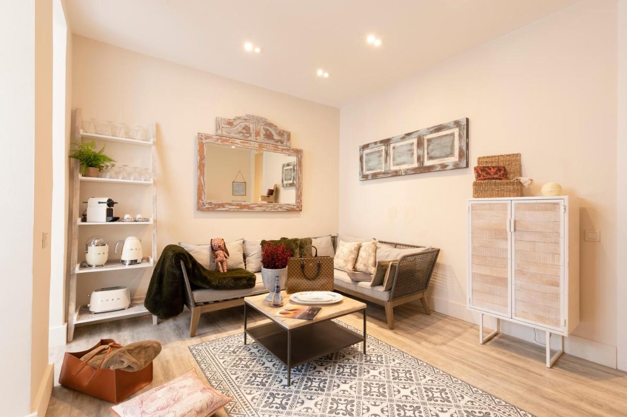 Chic Apartments Барселона Екстериор снимка