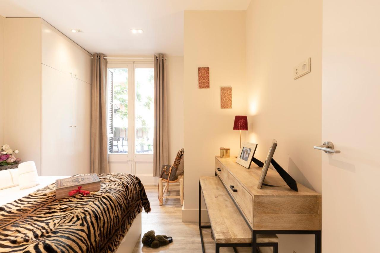 Chic Apartments Барселона Екстериор снимка