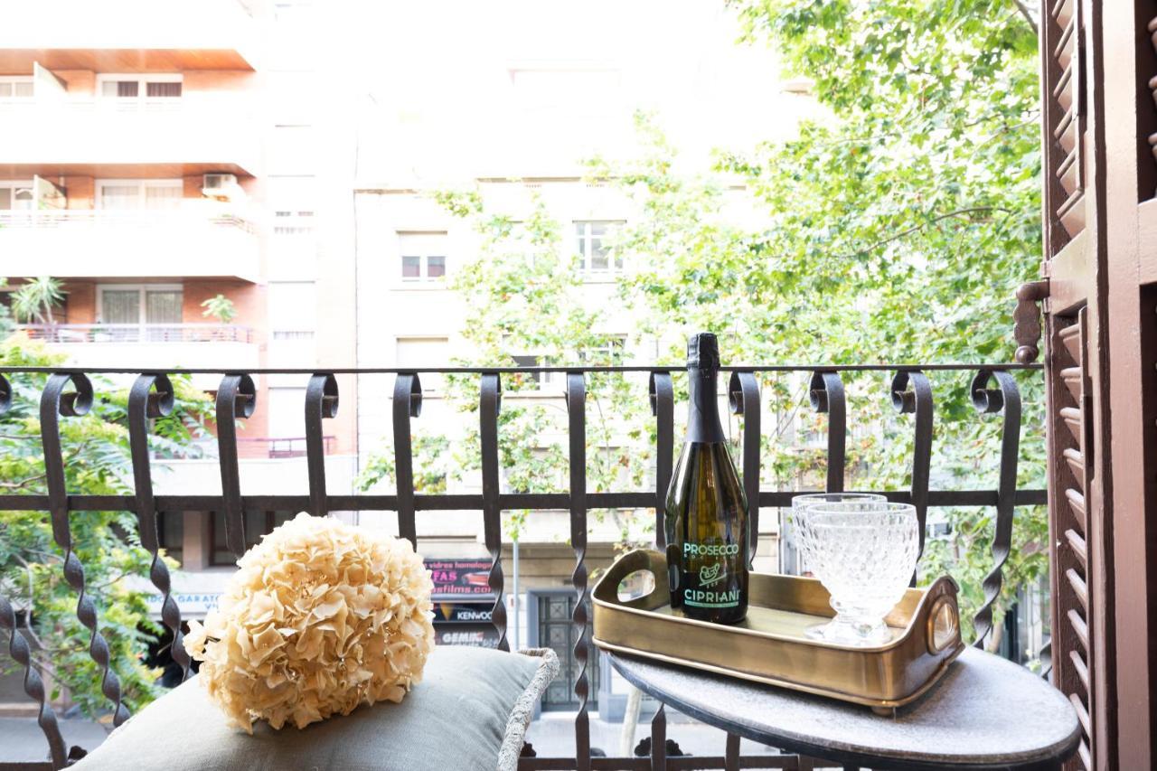 Chic Apartments Барселона Екстериор снимка
