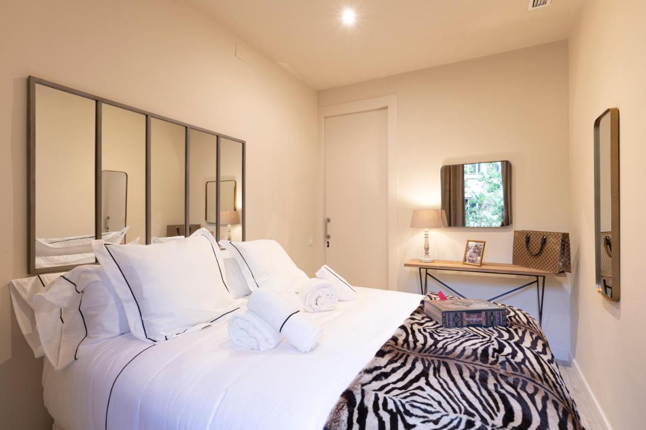 Chic Apartments Барселона Екстериор снимка
