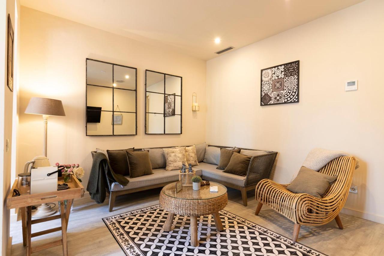 Chic Apartments Барселона Екстериор снимка