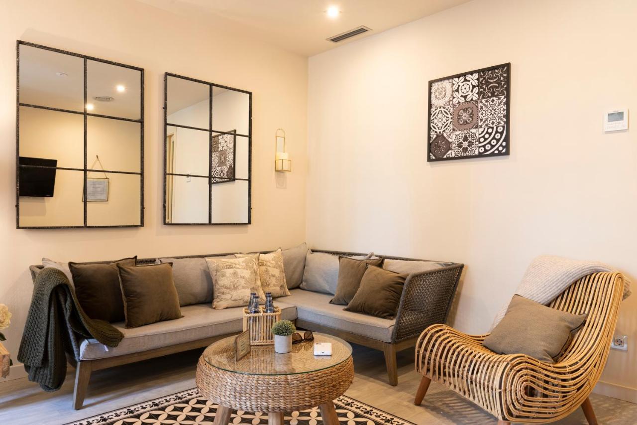 Chic Apartments Барселона Екстериор снимка