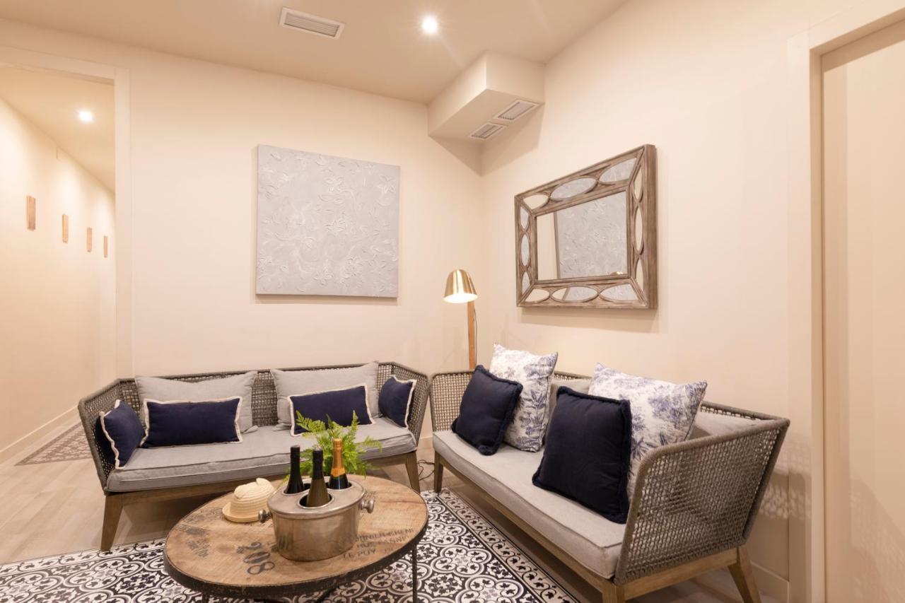 Chic Apartments Барселона Екстериор снимка