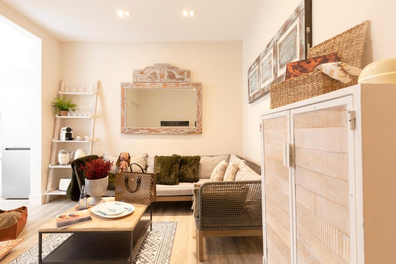 Chic Apartments Барселона Екстериор снимка