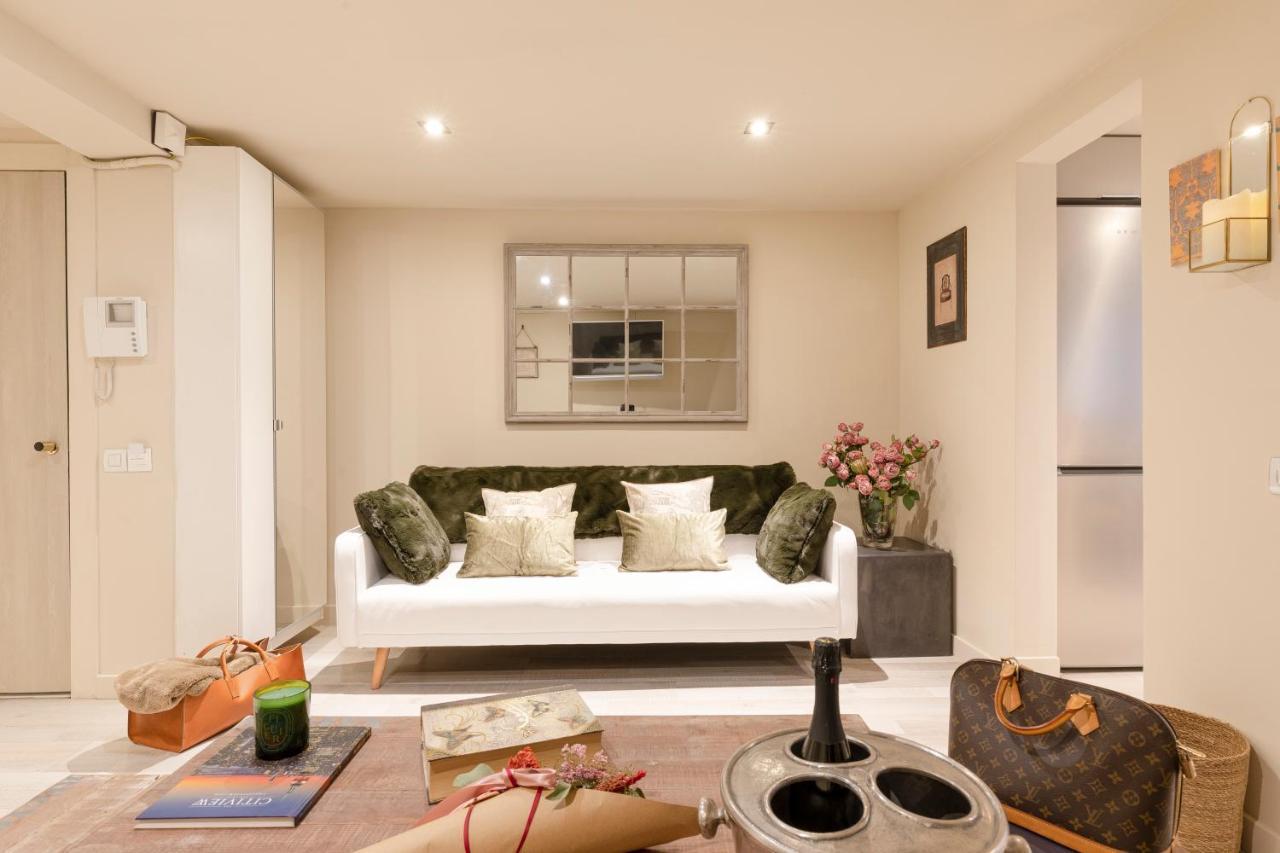Chic Apartments Барселона Екстериор снимка